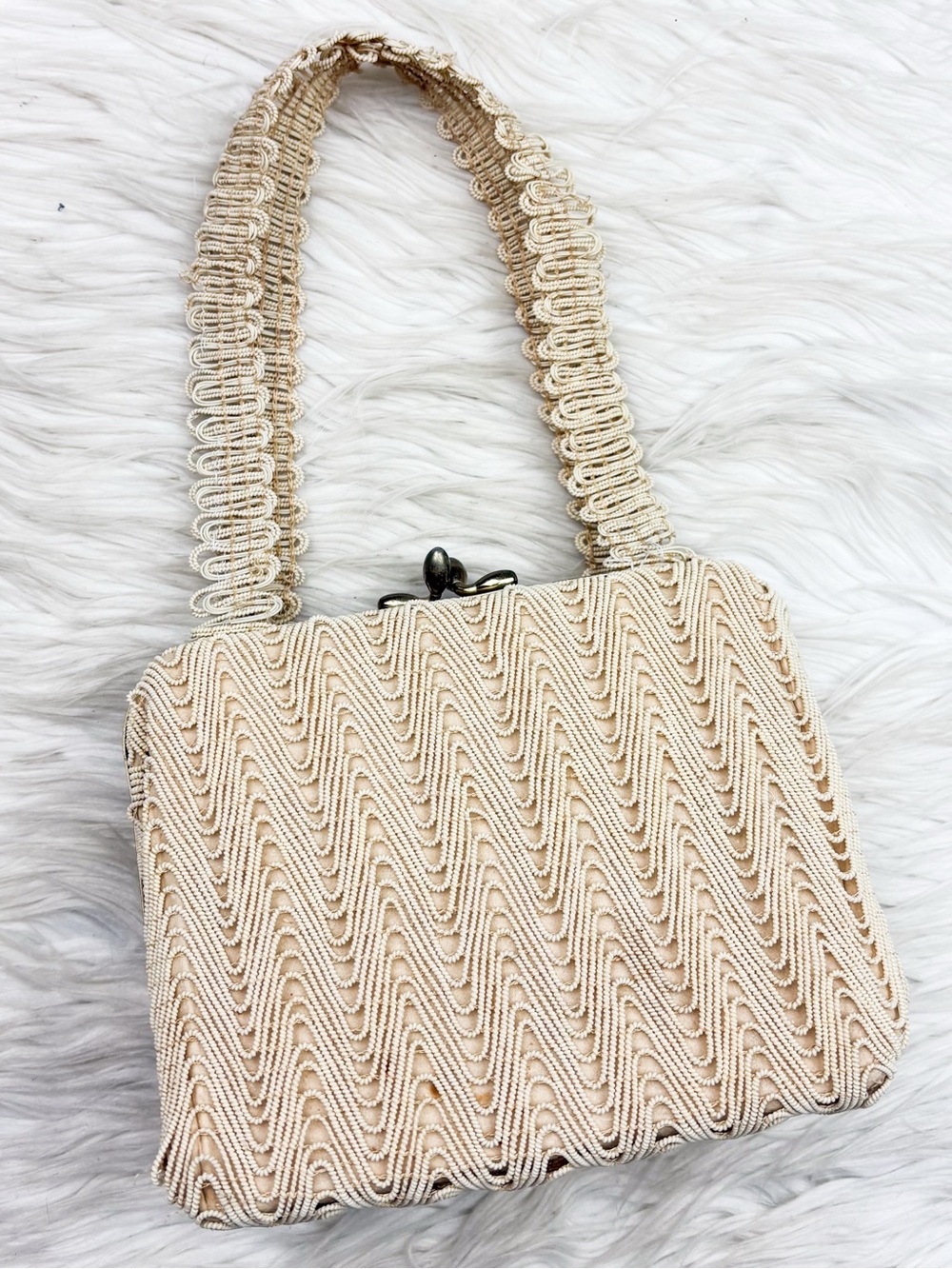 Vintage 60s Kisslock Metal Frame Wavy Textured Satchel Small Evening Bag Formal